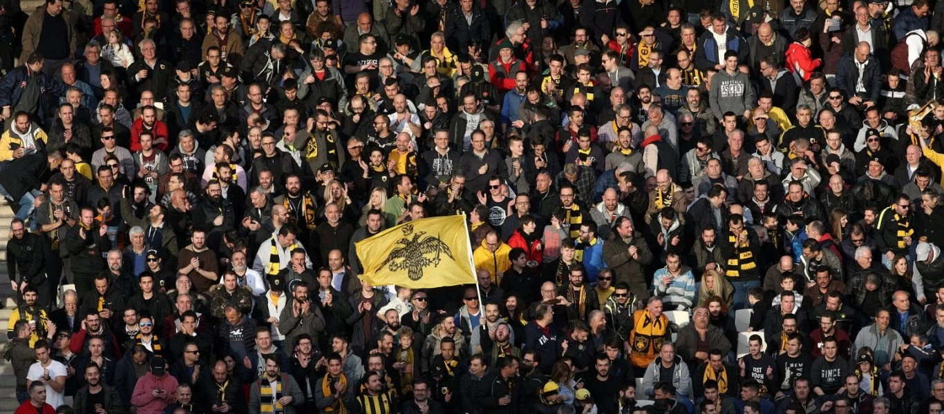 ΑΕΚ: Οργισμένοι οπαδοί περίμεναν την αποστολή στο ξενοδοχείο